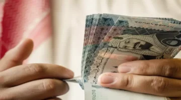 انخفاض الريال السعودي في عدن إلى 140 ريال يمني يعكس تحديات اقتصادية حقيقية في اليمن 1
